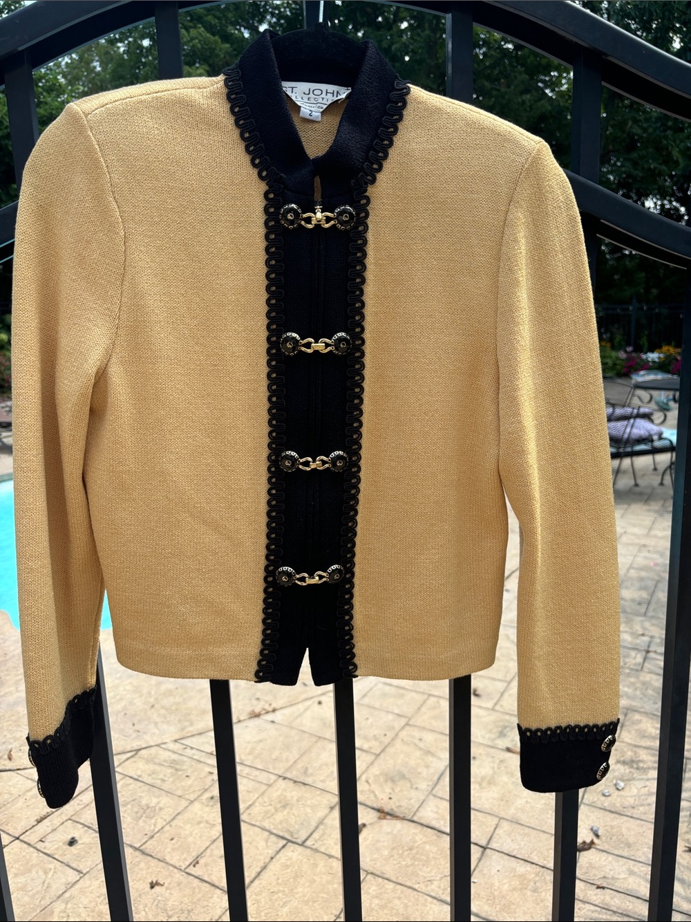 Vintage St John Marie Gray Fall 2000 Knit Jacket Y2K Gold Toggle Blazer 2